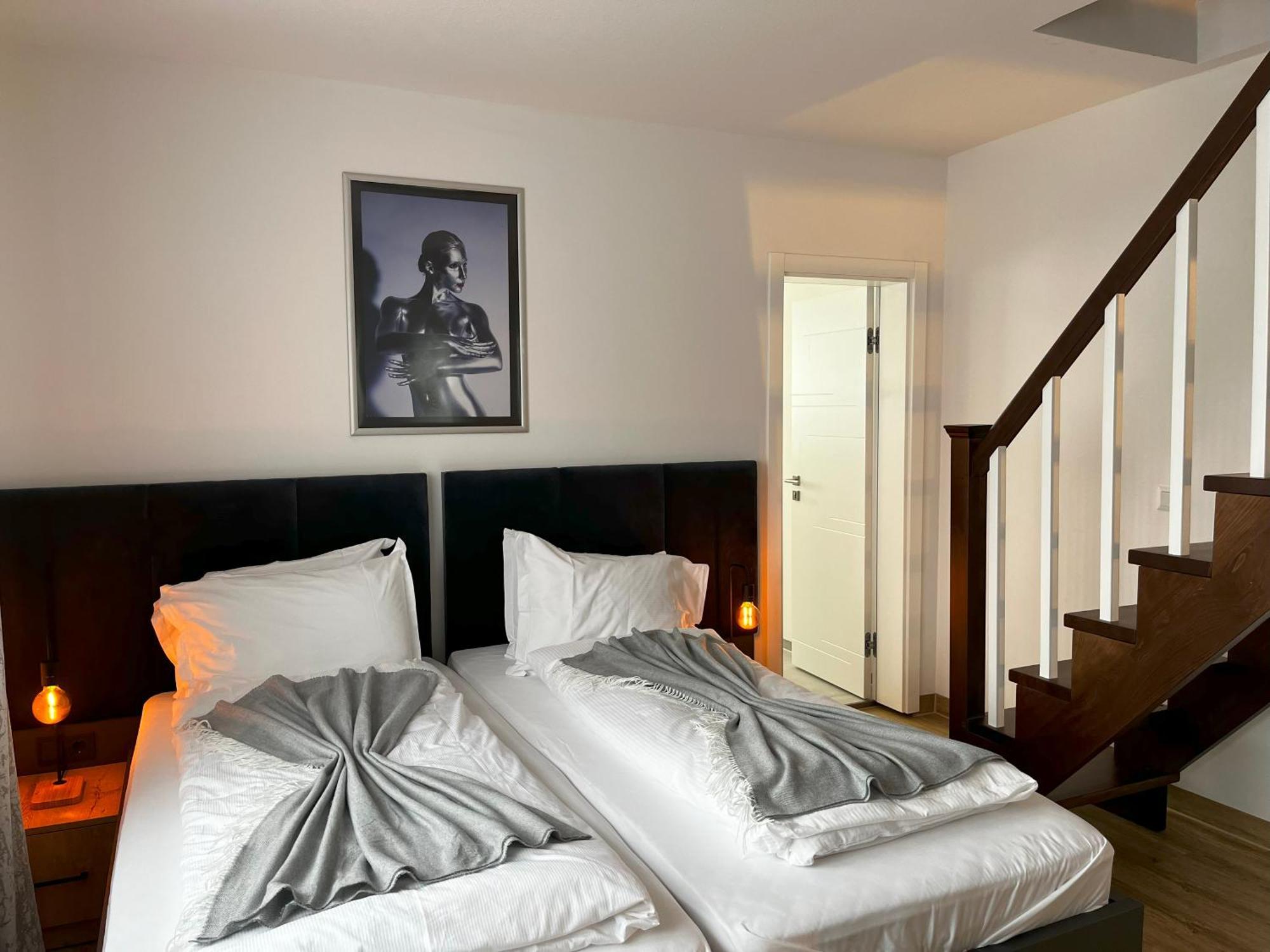 Haven Hotels - Hotel Dona Bergisch Gladbach Bagian luar foto