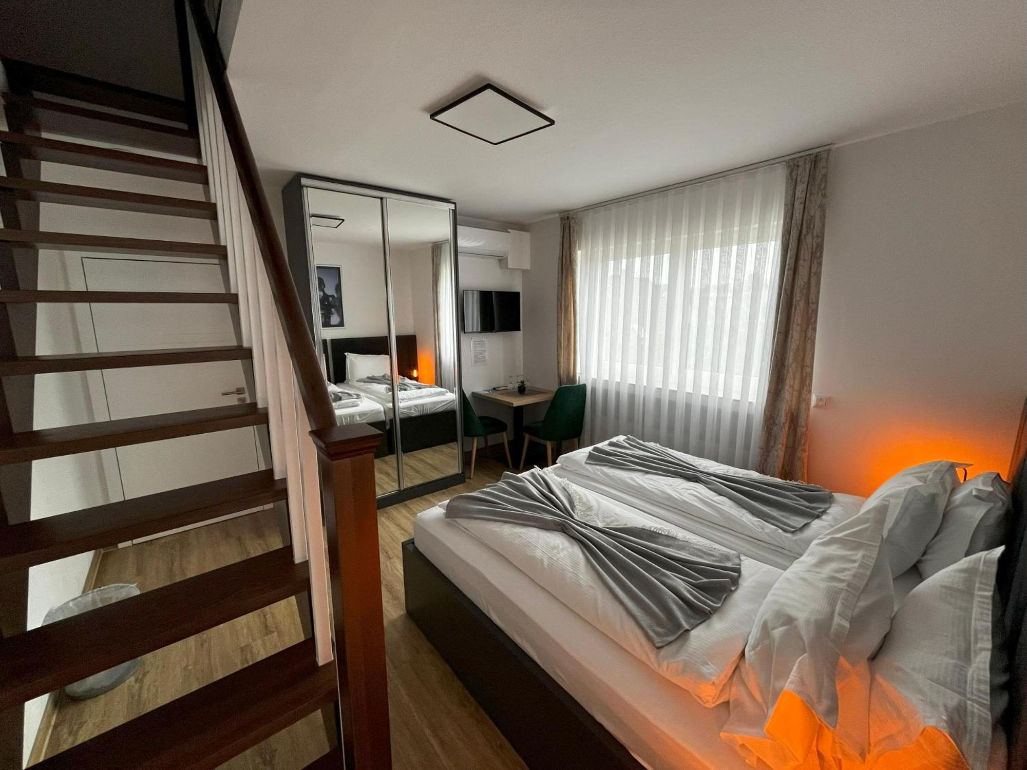 Haven Hotels - Hotel Dona Bergisch Gladbach Bagian luar foto