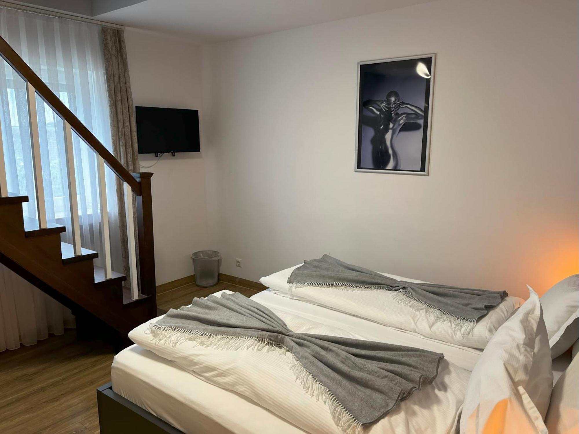 Haven Hotels - Hotel Dona Bergisch Gladbach Bagian luar foto