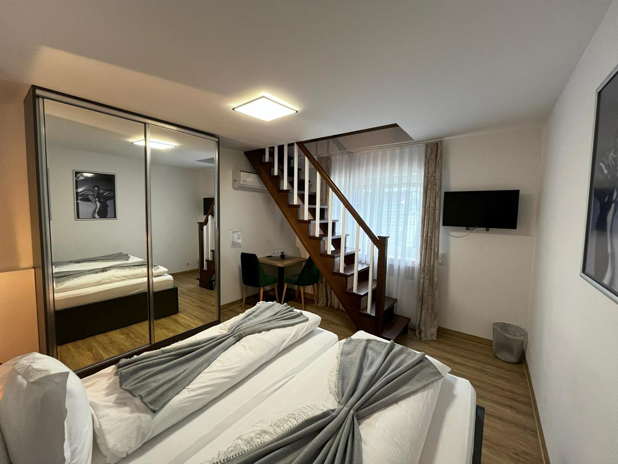 Haven Hotels - Hotel Dona Bergisch Gladbach Bagian luar foto