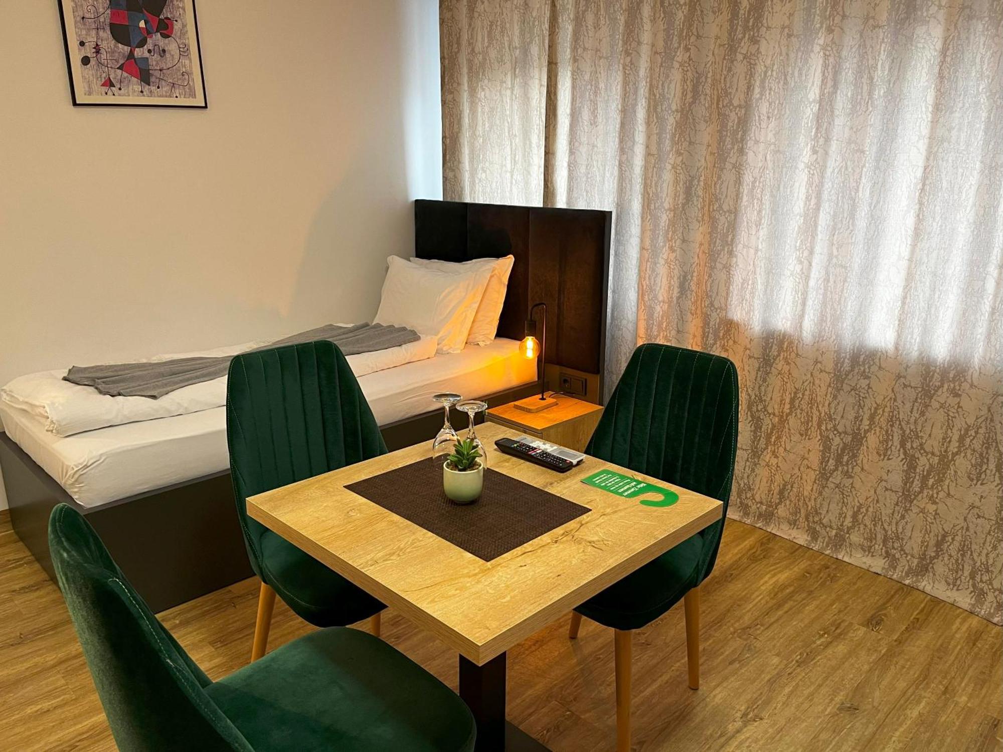 Haven Hotels - Hotel Dona Bergisch Gladbach Bagian luar foto