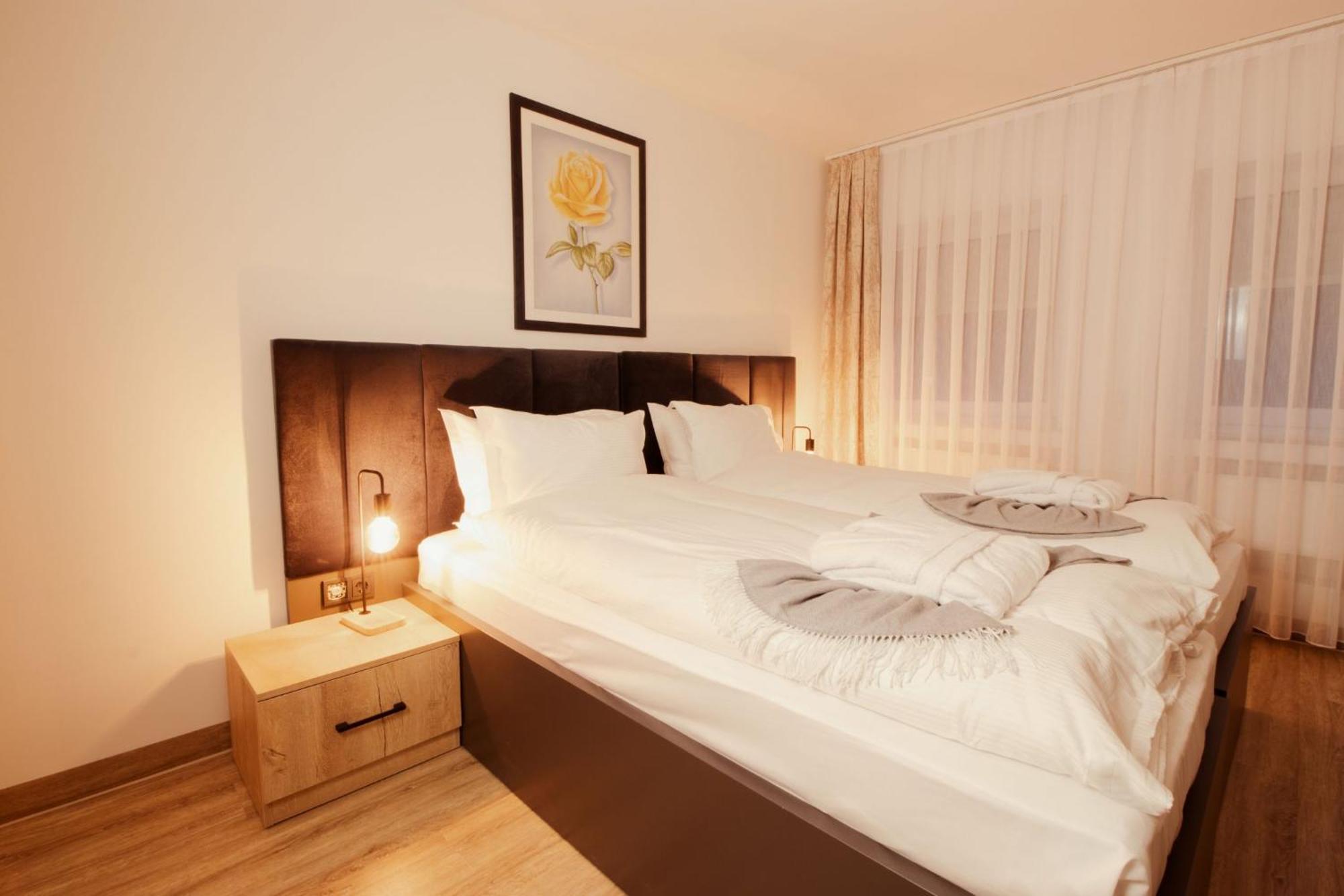 Haven Hotels - Hotel Dona Bergisch Gladbach Bagian luar foto